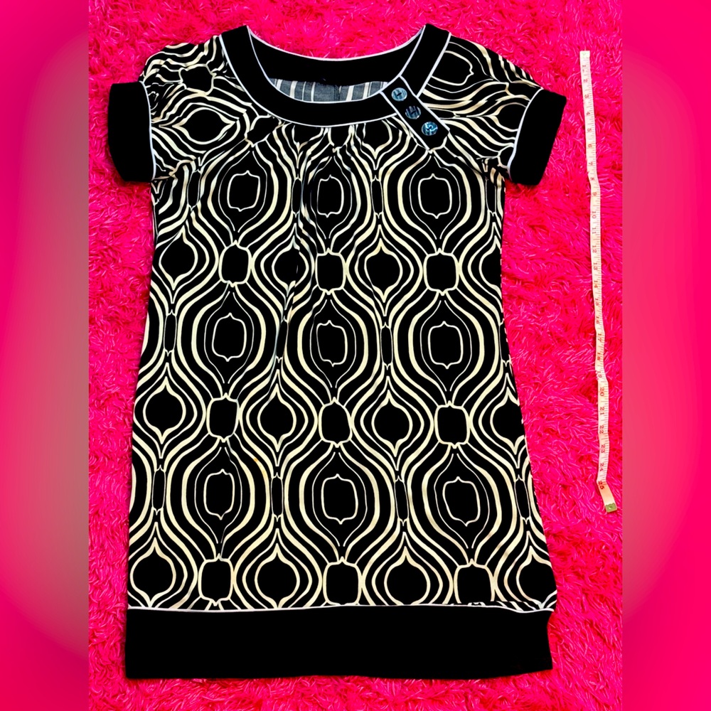 Stylish Black and White Woman’s Dress B004